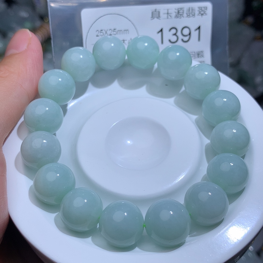 翡翠未镶嵌颈饰1391。