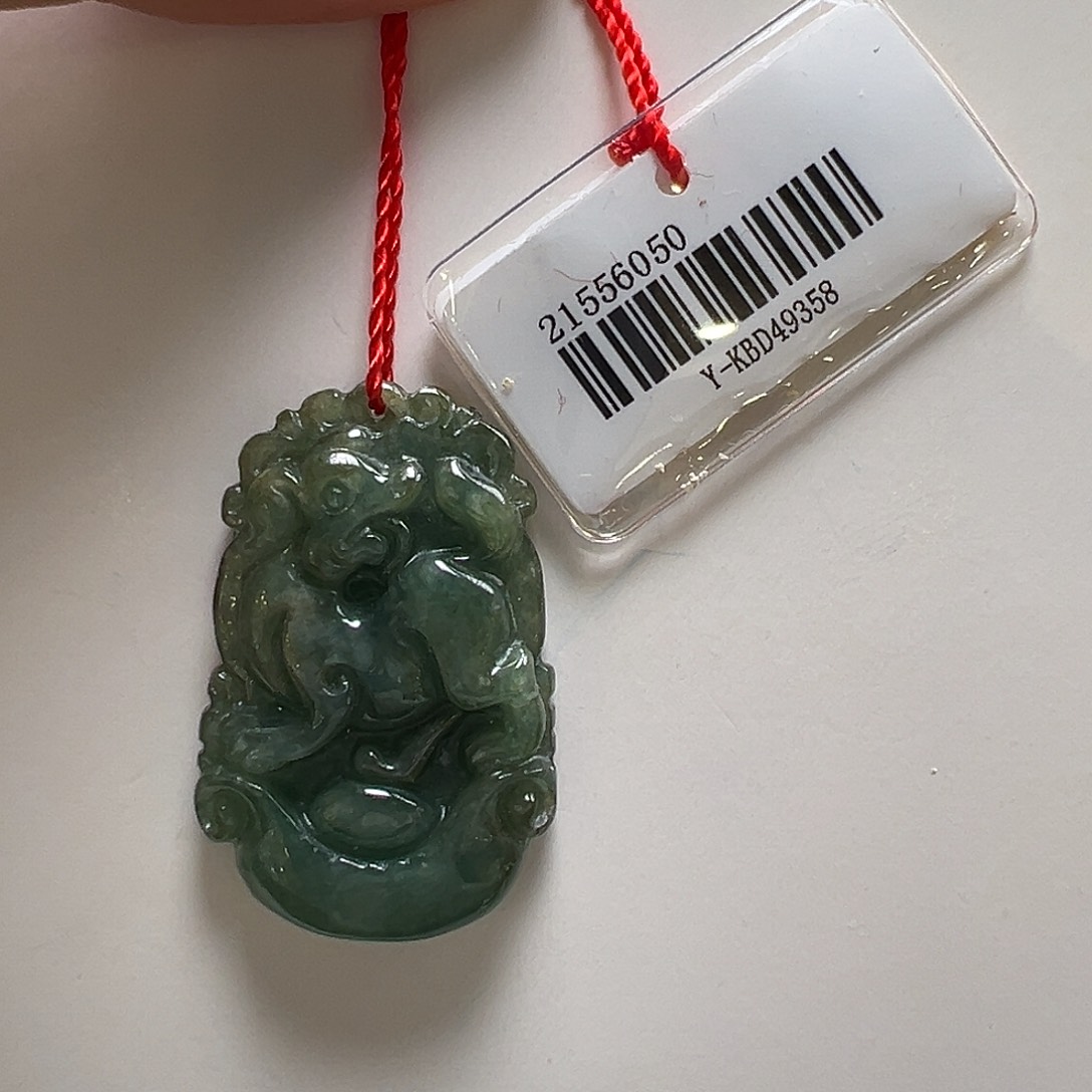 翡翠未镶嵌颈饰翡翠生肖狗牌
