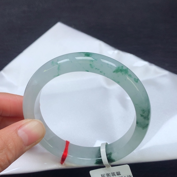 翡翠手镯未镶嵌57圈