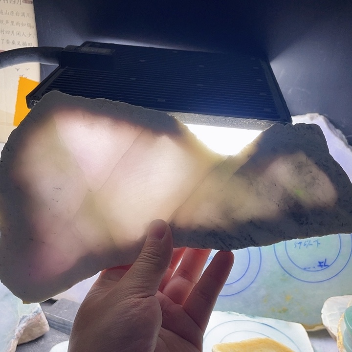 翡翠颈饰未镶嵌毛料92