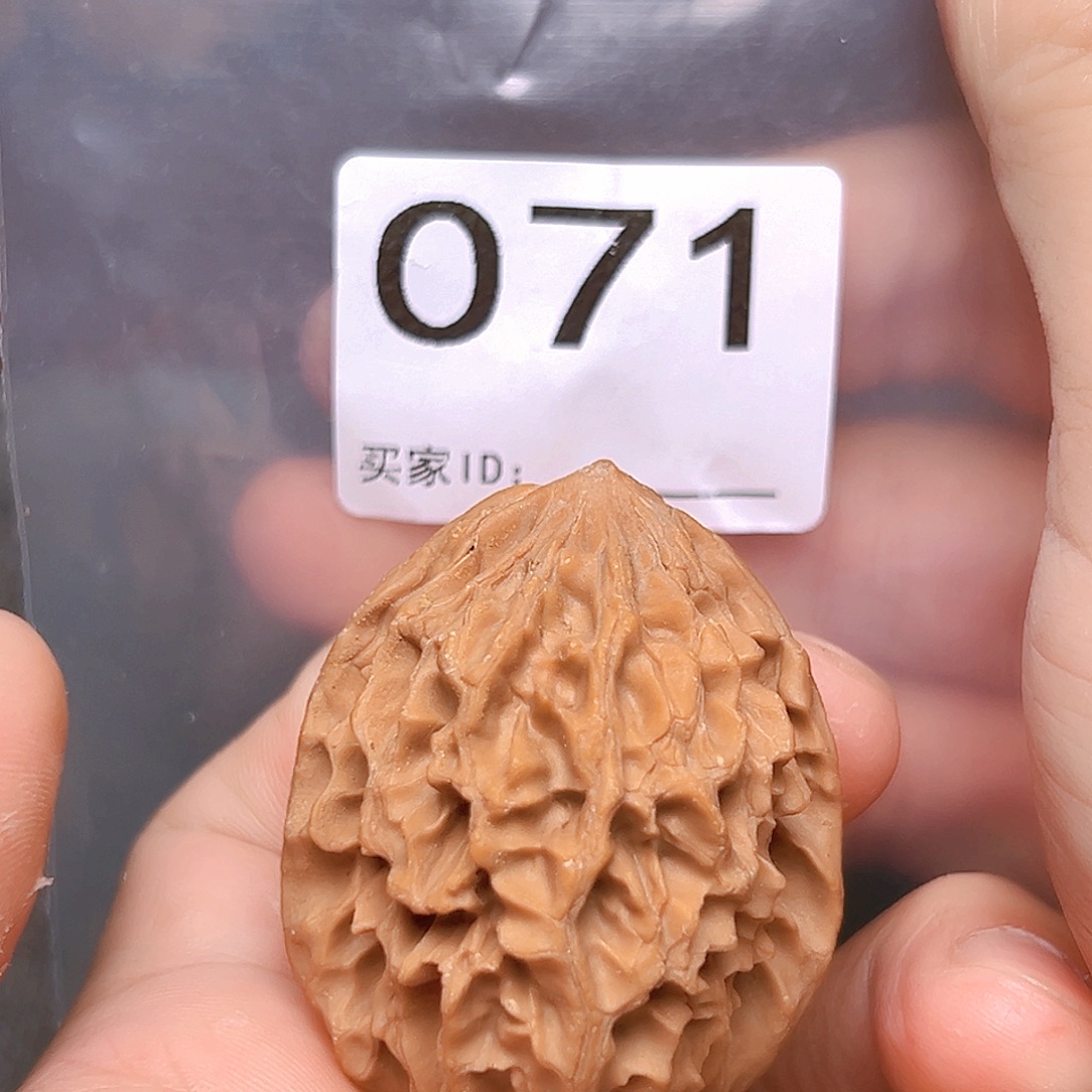 文玩核桃吊坠老鼠 有瑕疵