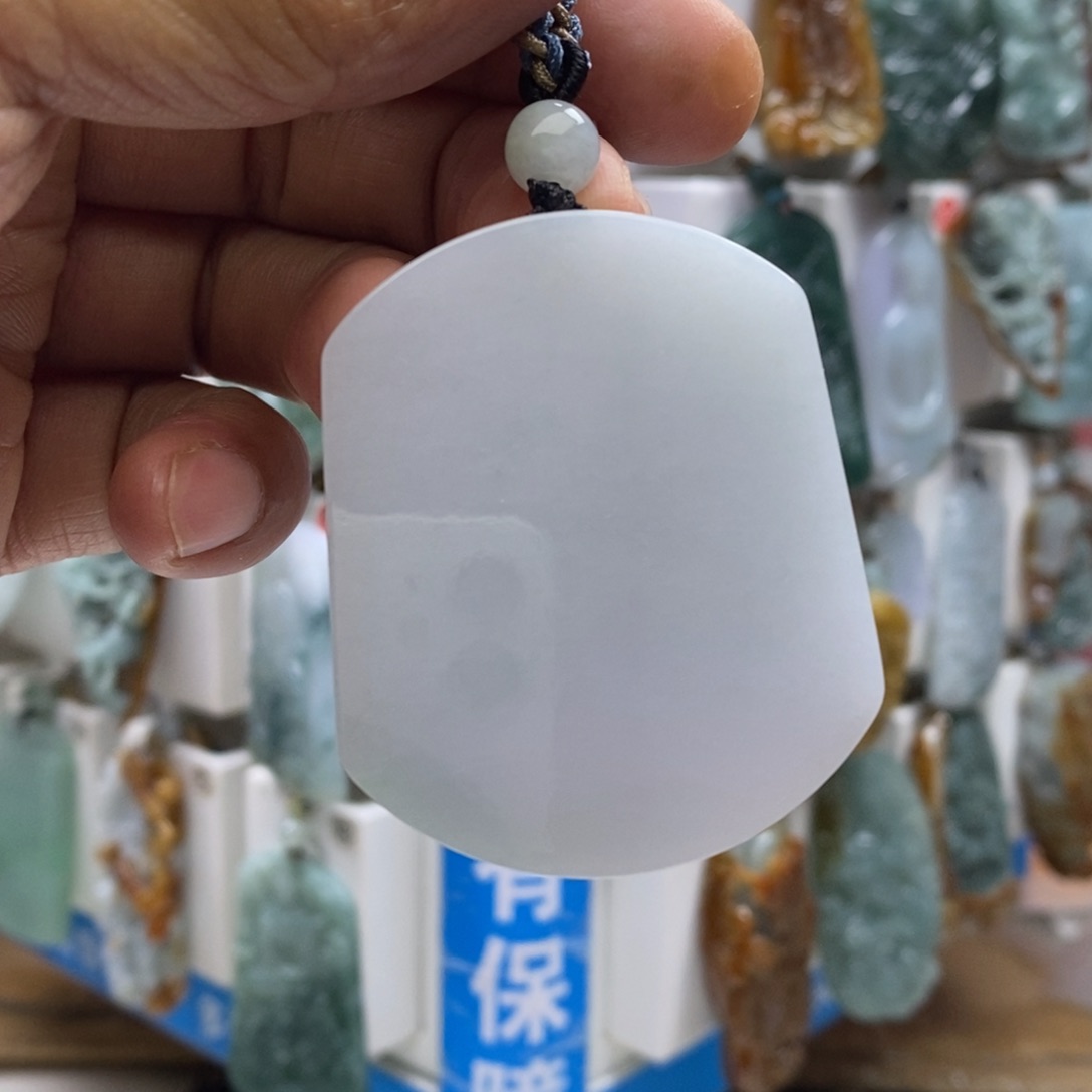 翡翠颈饰未镶嵌平安