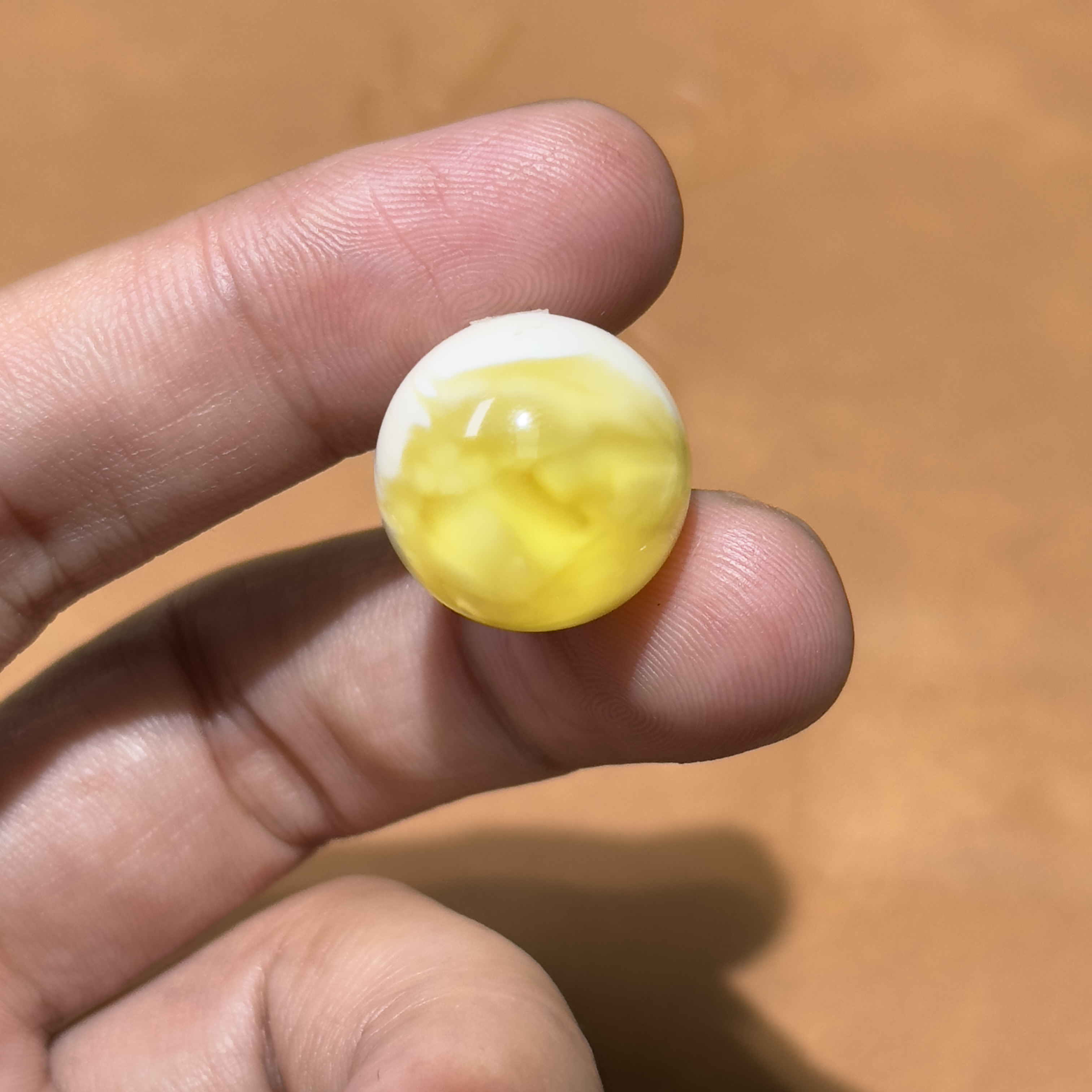 天然琥珀蜜蜡 金瓷白 溶洞 尺寸18.2mm