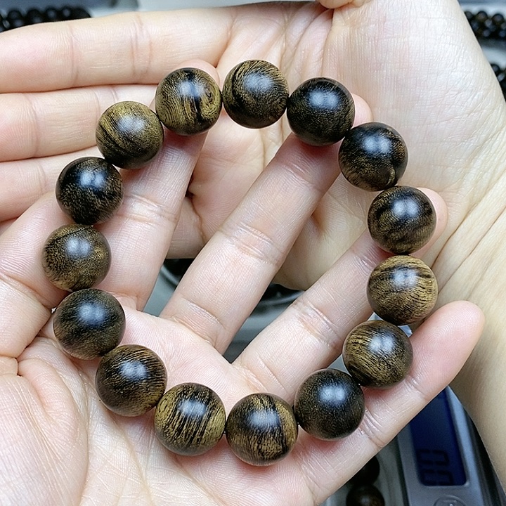 沉香手串世****事越南芽庄白棋楠