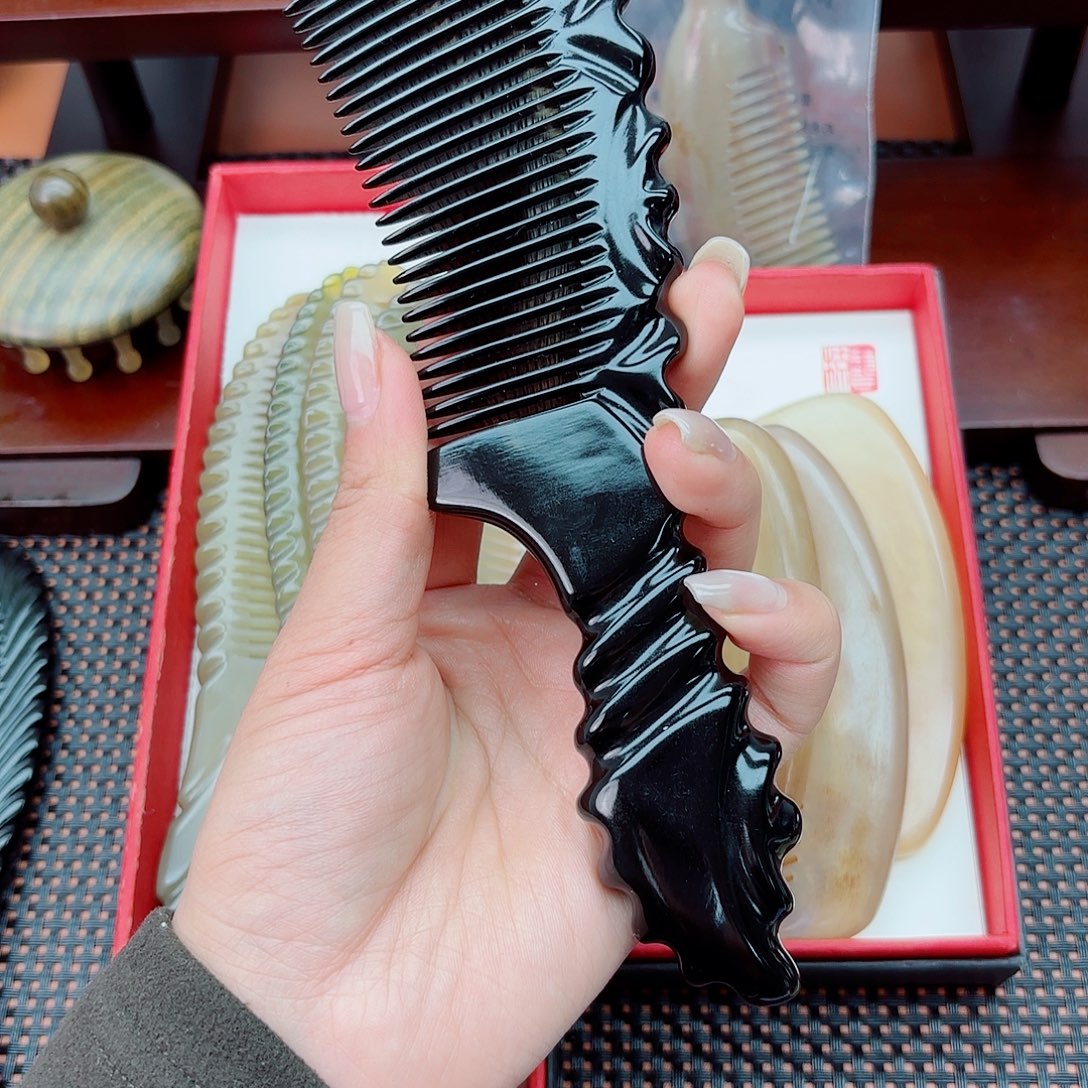 纯手工制作纯牛角梳子