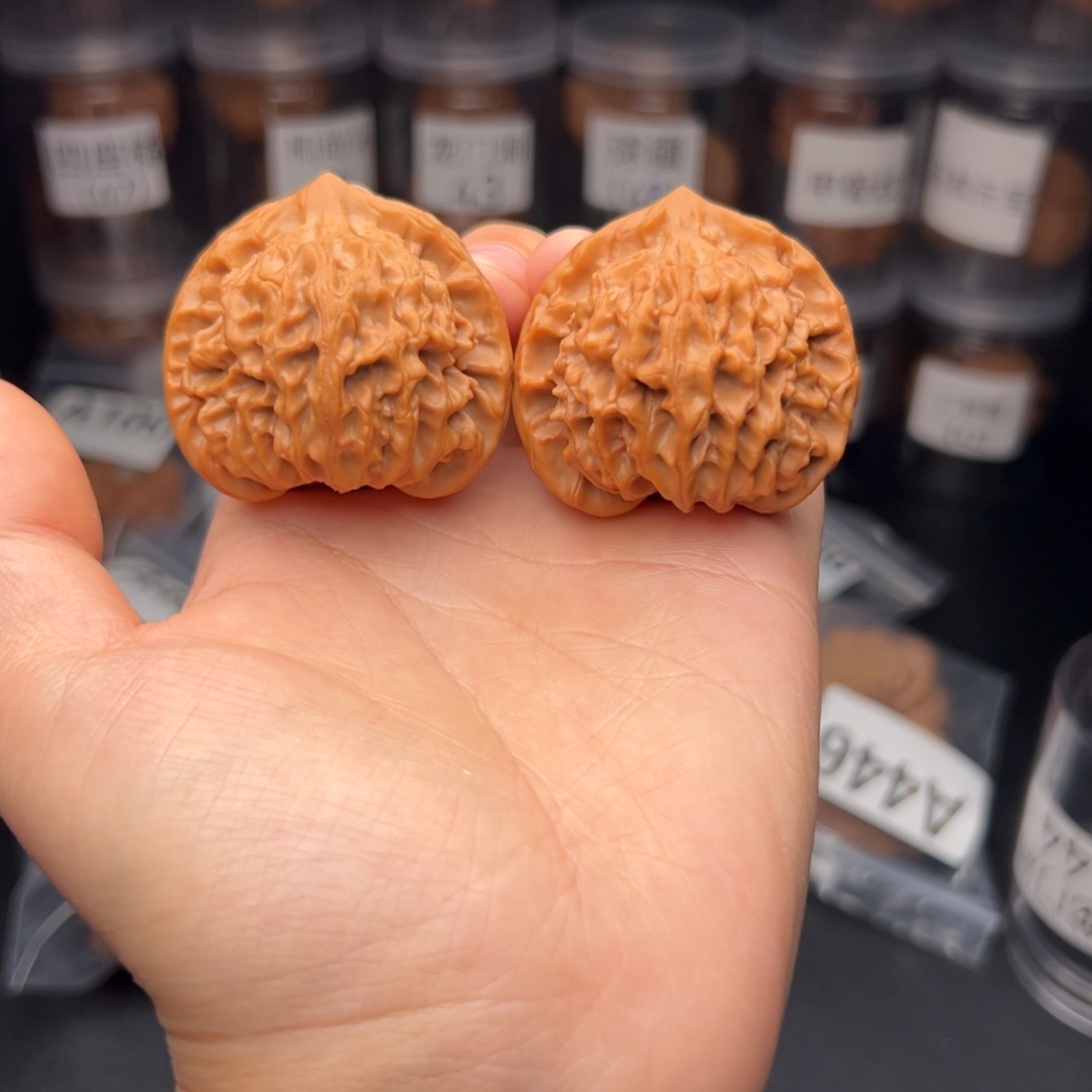 文玩核桃吊坠轩****?龙门涧