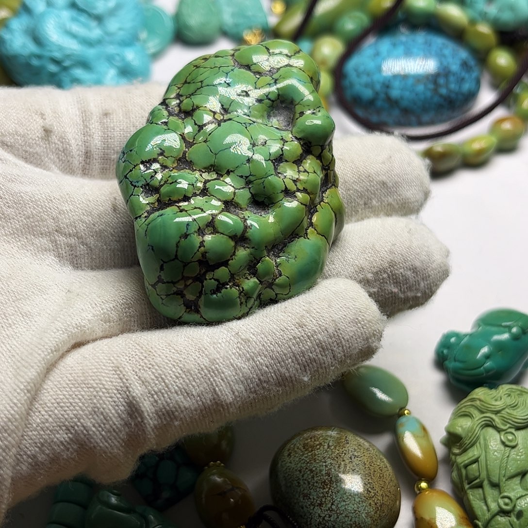 戊***土绿松石未镶嵌珠宝奇石