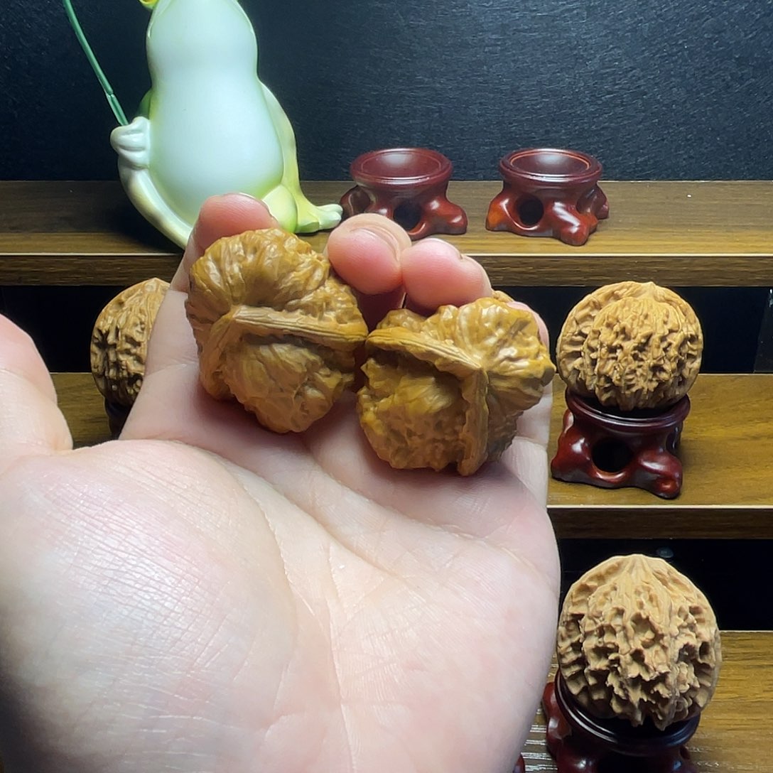 文玩核桃把件蛤蟆头异性
