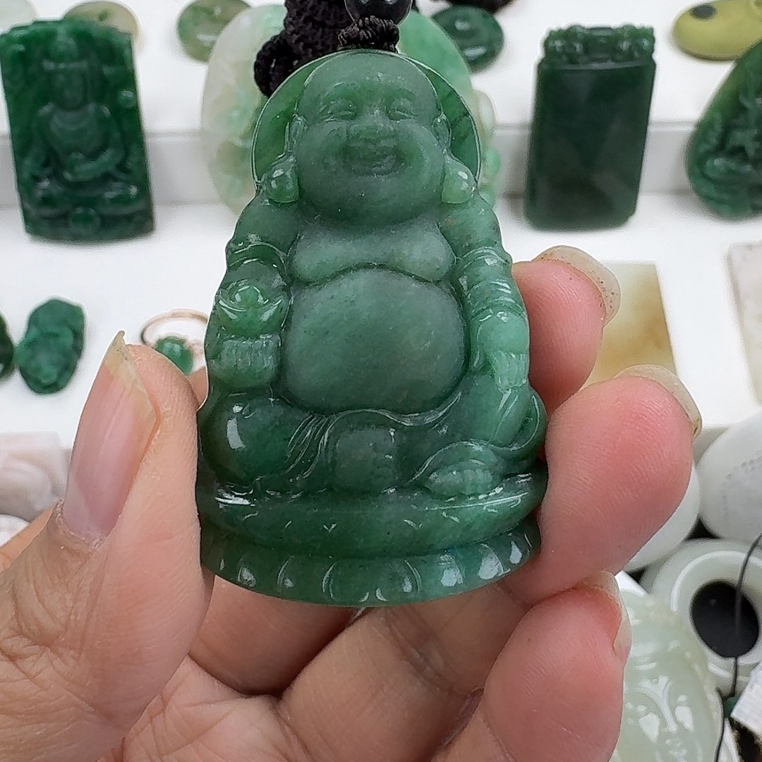 独山玉未镶嵌颈饰