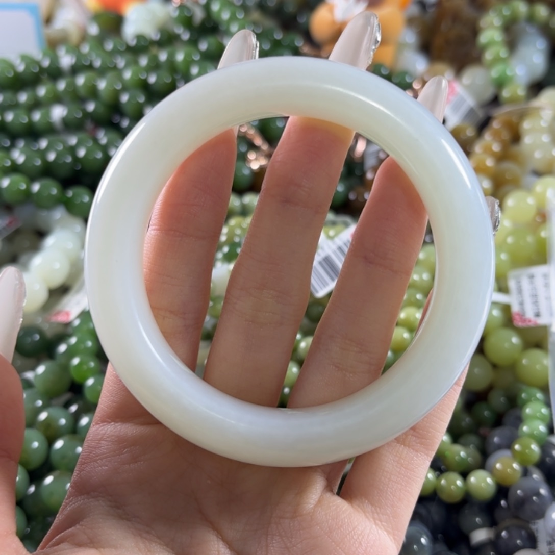 彩***轩和田玉未镶嵌手链拍10发1。162