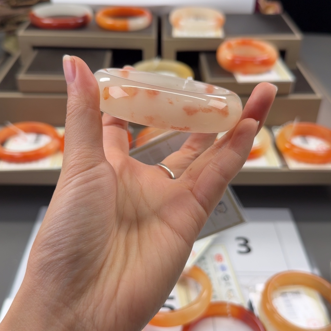 暖***旅石英质玉（黄龙玉）合金手镯