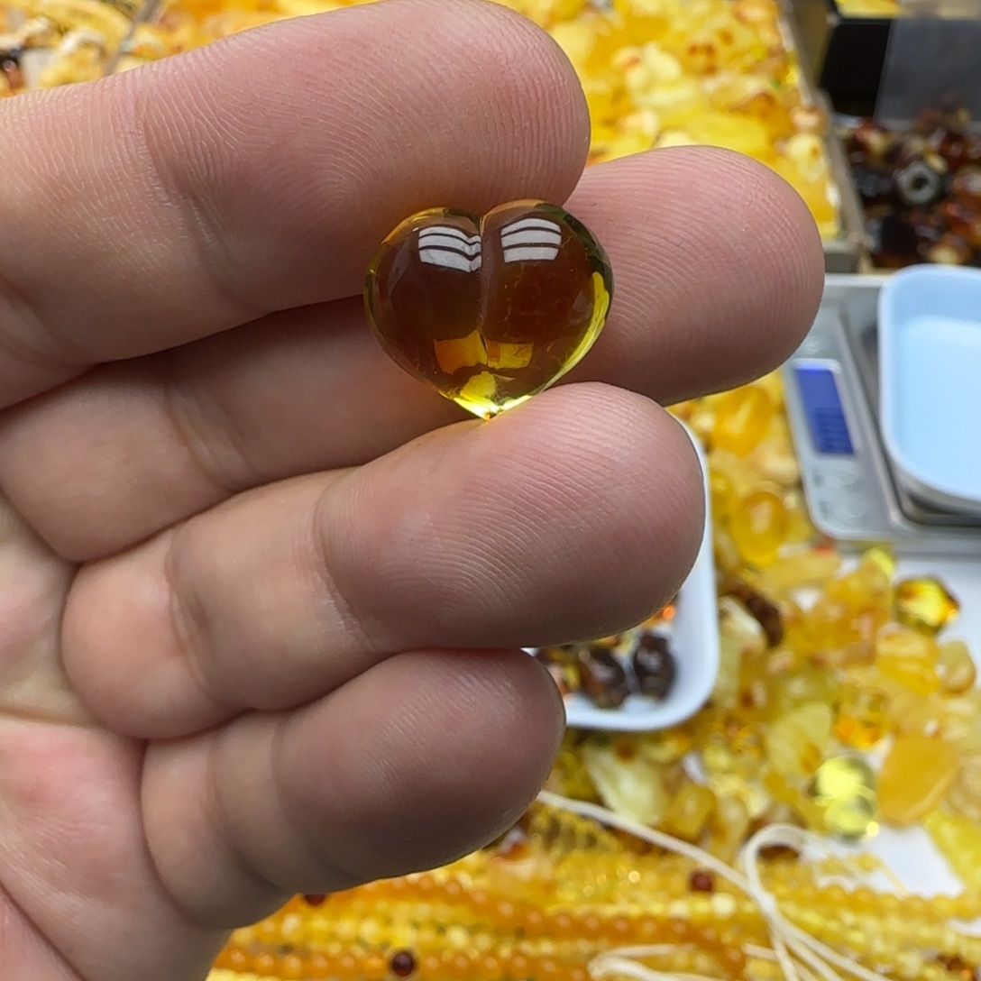 琥珀未镶嵌裸石1.1克