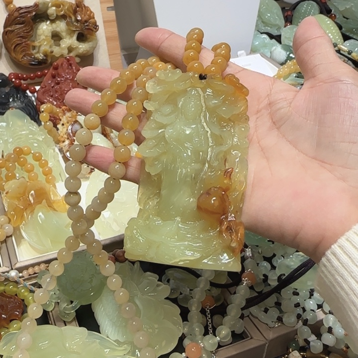 未镶嵌蛇纹石玉吊坠