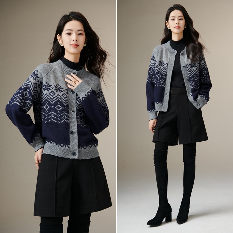 【新品】2025冬风上衣雪花纹针织开衫女25091834