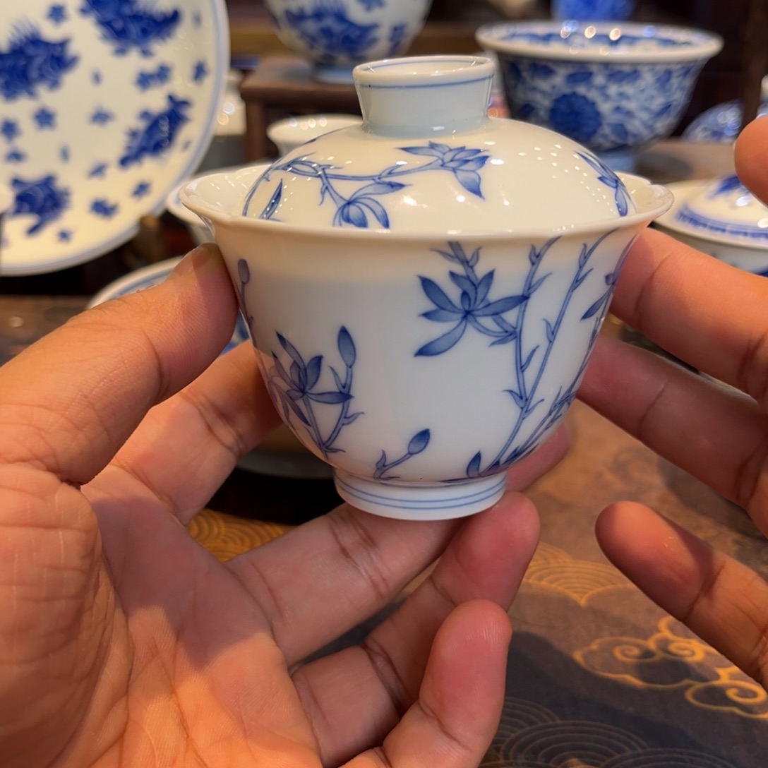 S***青花兰花草盖碗一只