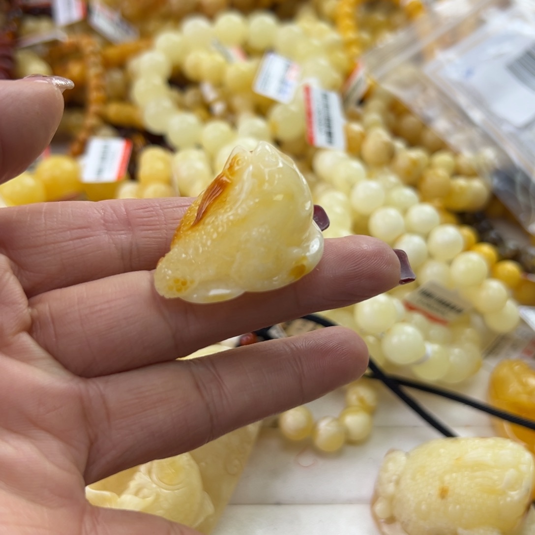 琥珀珠宝奇石未镶嵌