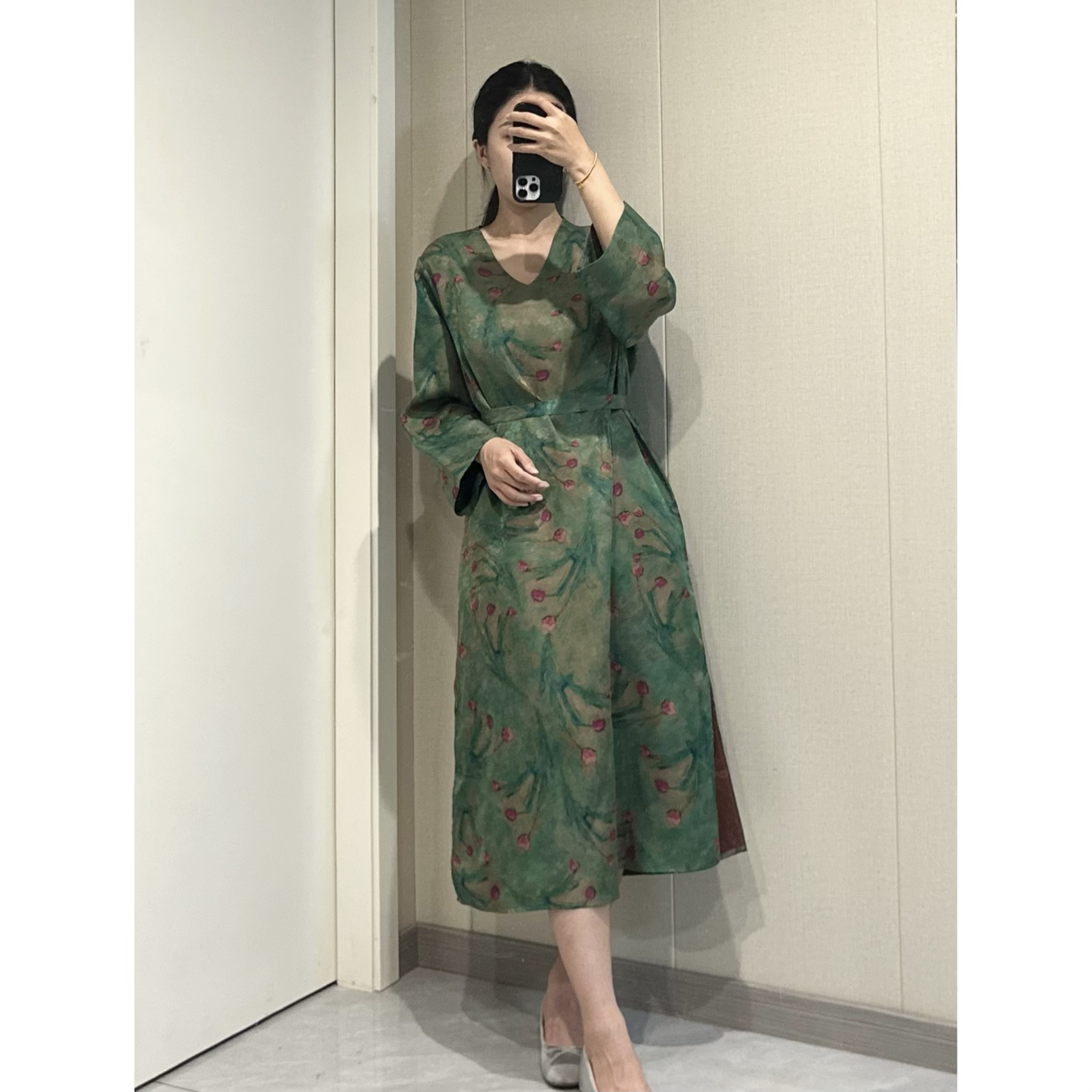 绝色郁金香绿色V领袍子100%桑蚕丝红云纱花萝26姆米120长110胸围
