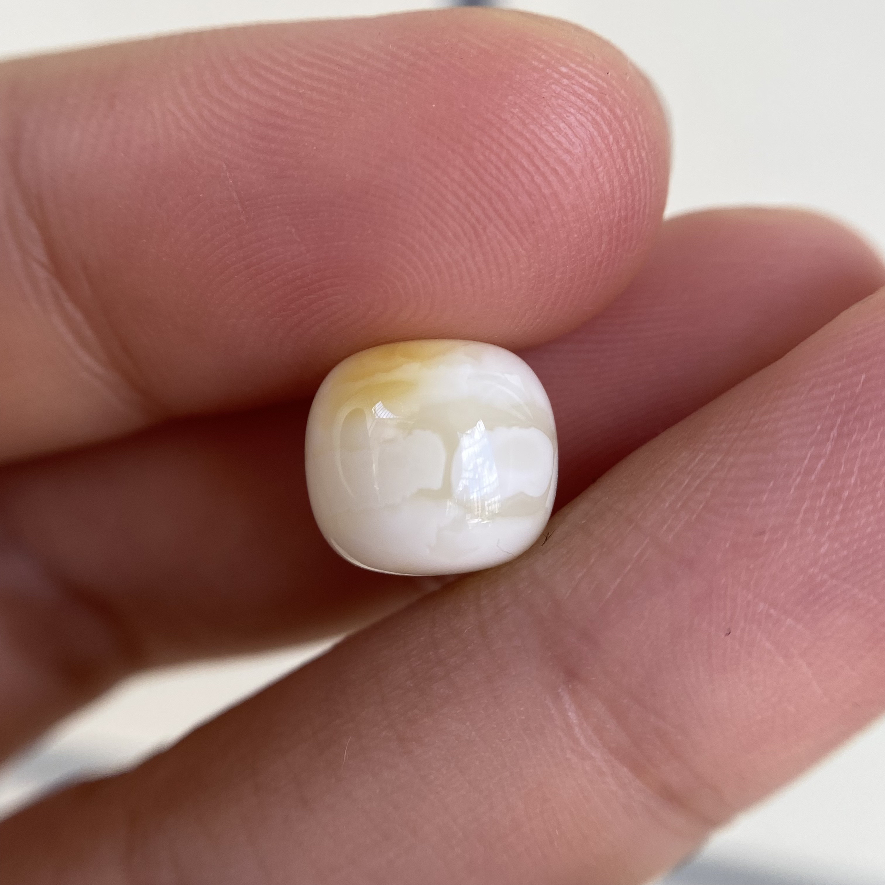 蜜蜡飘花老型配饰10.2×9.2mm，带点微沁无优化保天然无杂裂