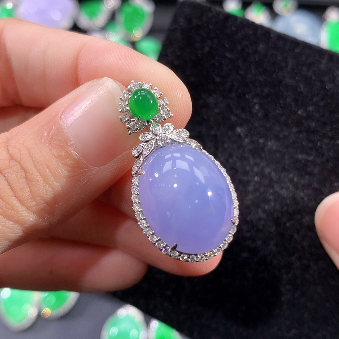 翡翠18K金镶嵌颈饰