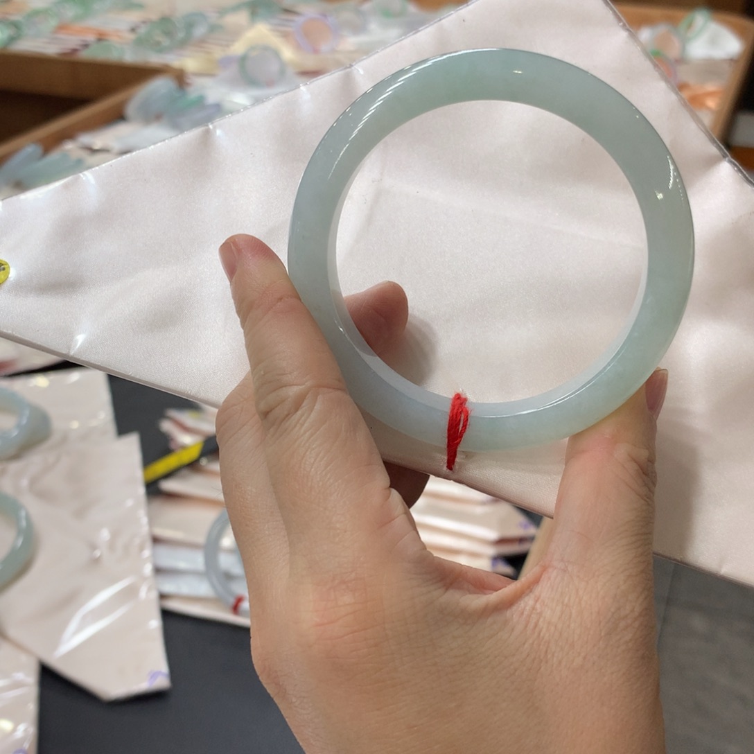 用***4翡翠未镶嵌手镯翡翠