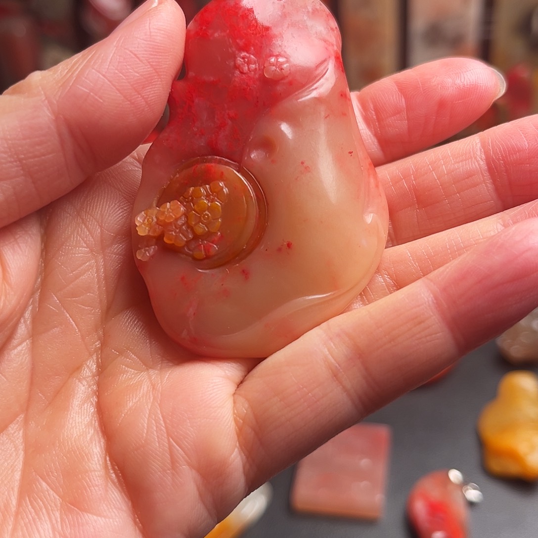 巴林石其他鸡血石手玩件