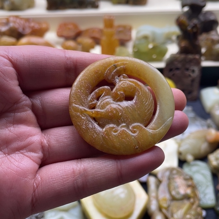 蛇纹石玉颈饰未镶嵌