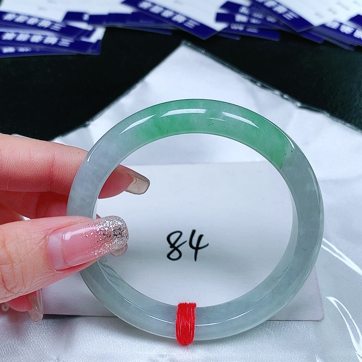 翡翠手镯未镶嵌翡翠手镯未镶嵌