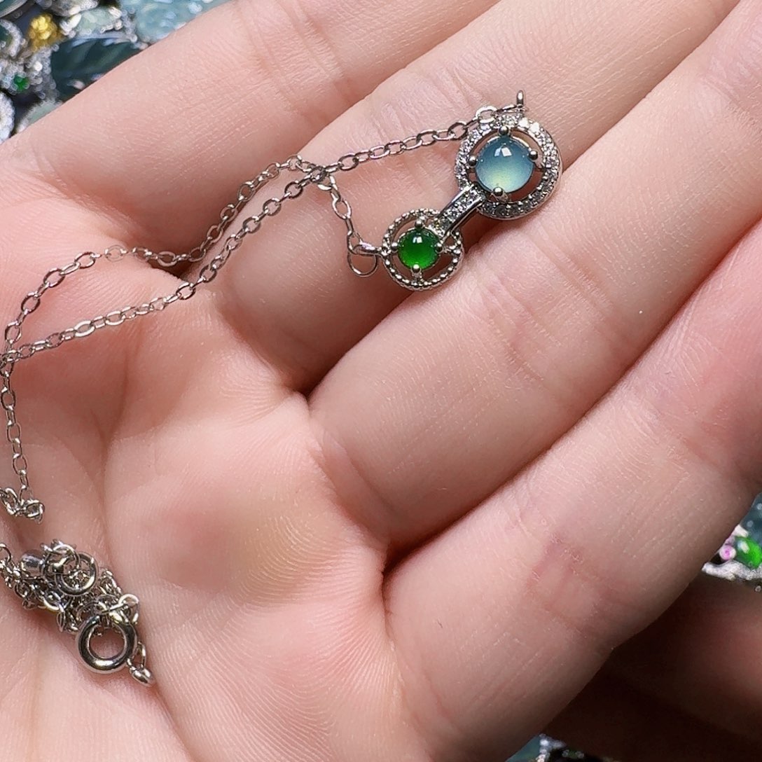 翡翠未镶嵌颈饰天然A货翡翠放漏