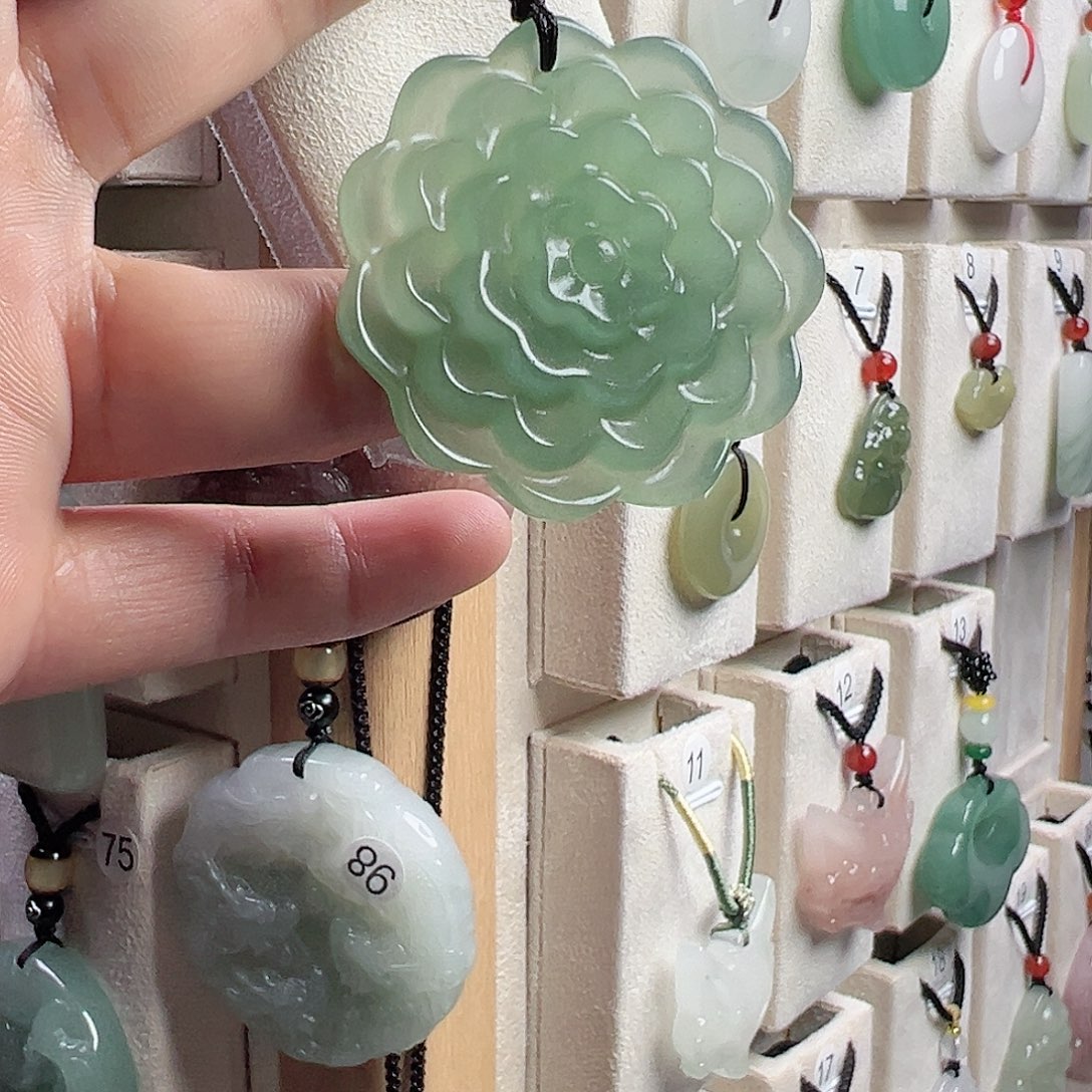 东陵石未镶嵌颈饰