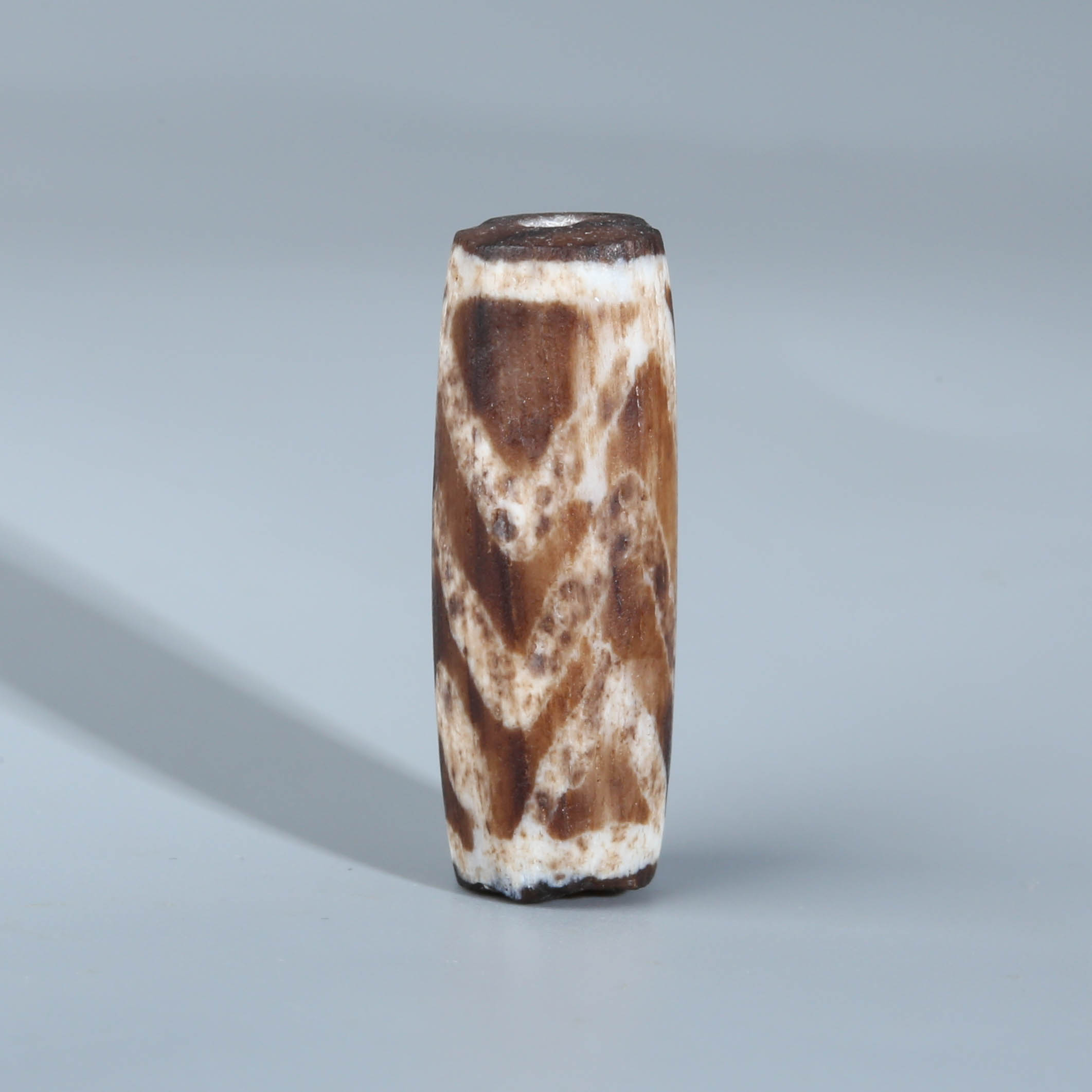 H13-249  东南亚Pyu时期三折线虎纹管珠 8.8*25.9mm