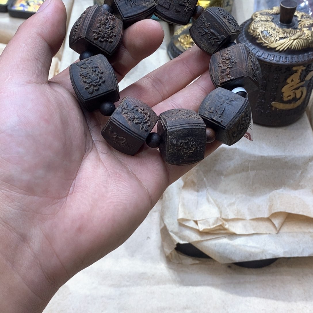 大叶紫檀（黑酸枝木类）