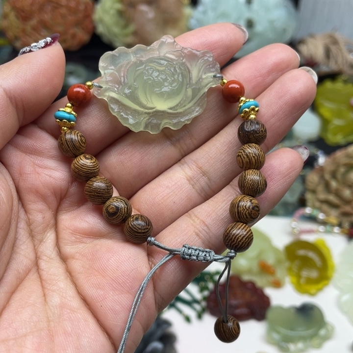 蛇纹石玉未镶嵌颈饰