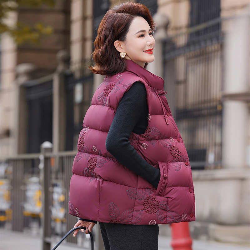 恒源祥集团彩羊2025冬新款新短款羽绒服背心女士妈妈绣花外套马甲