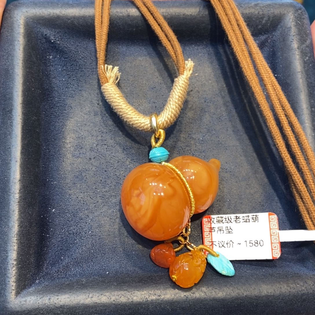 琥珀未镶嵌颈饰蜜蜡