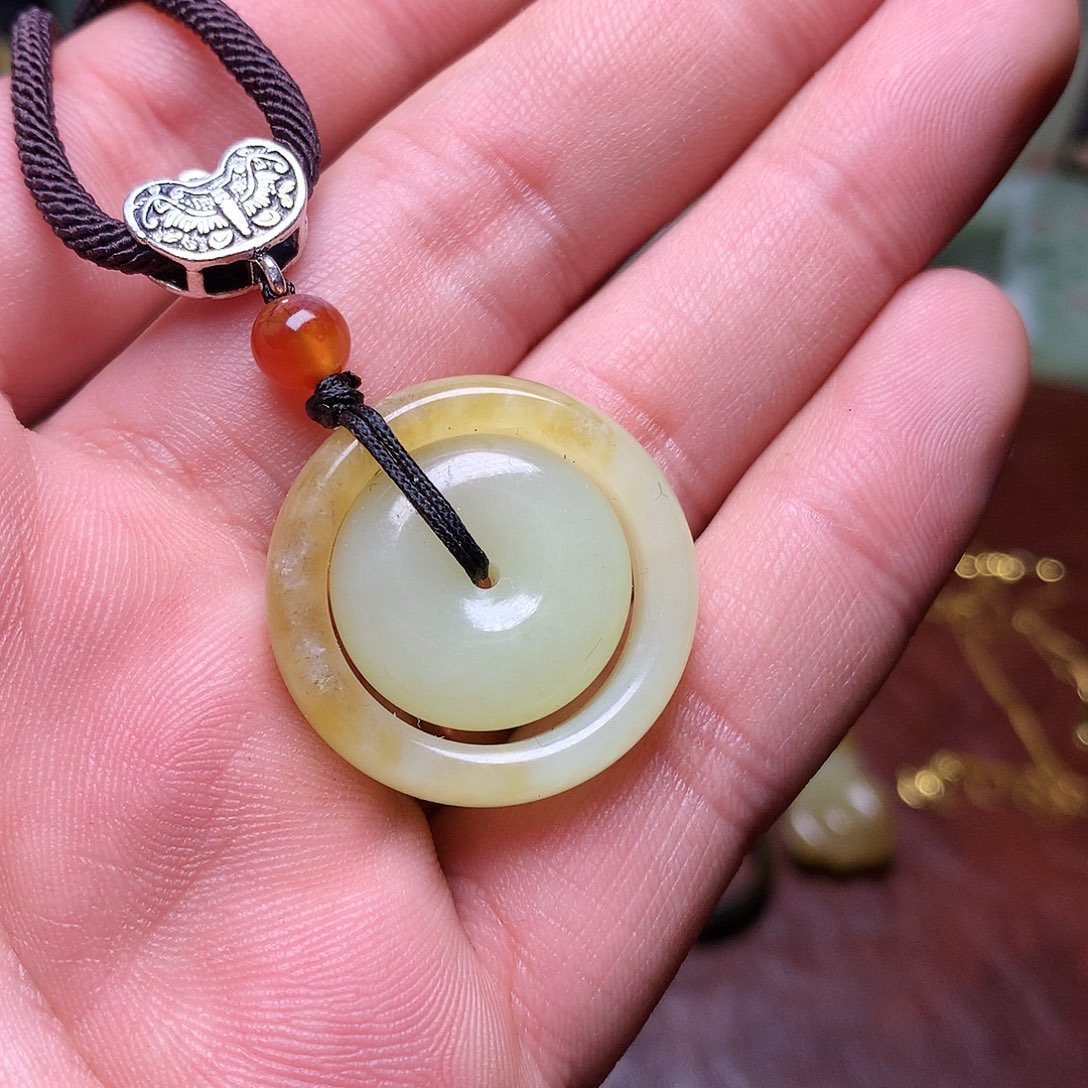 岫岩老玉（透闪石质玉）颈饰未镶嵌