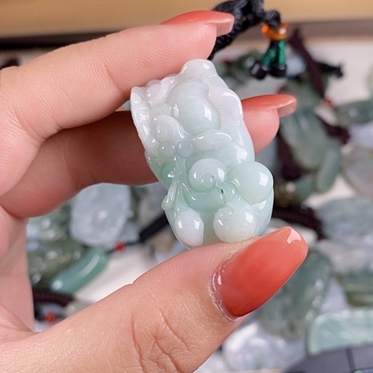 翡翠未镶嵌颈饰9909000000000