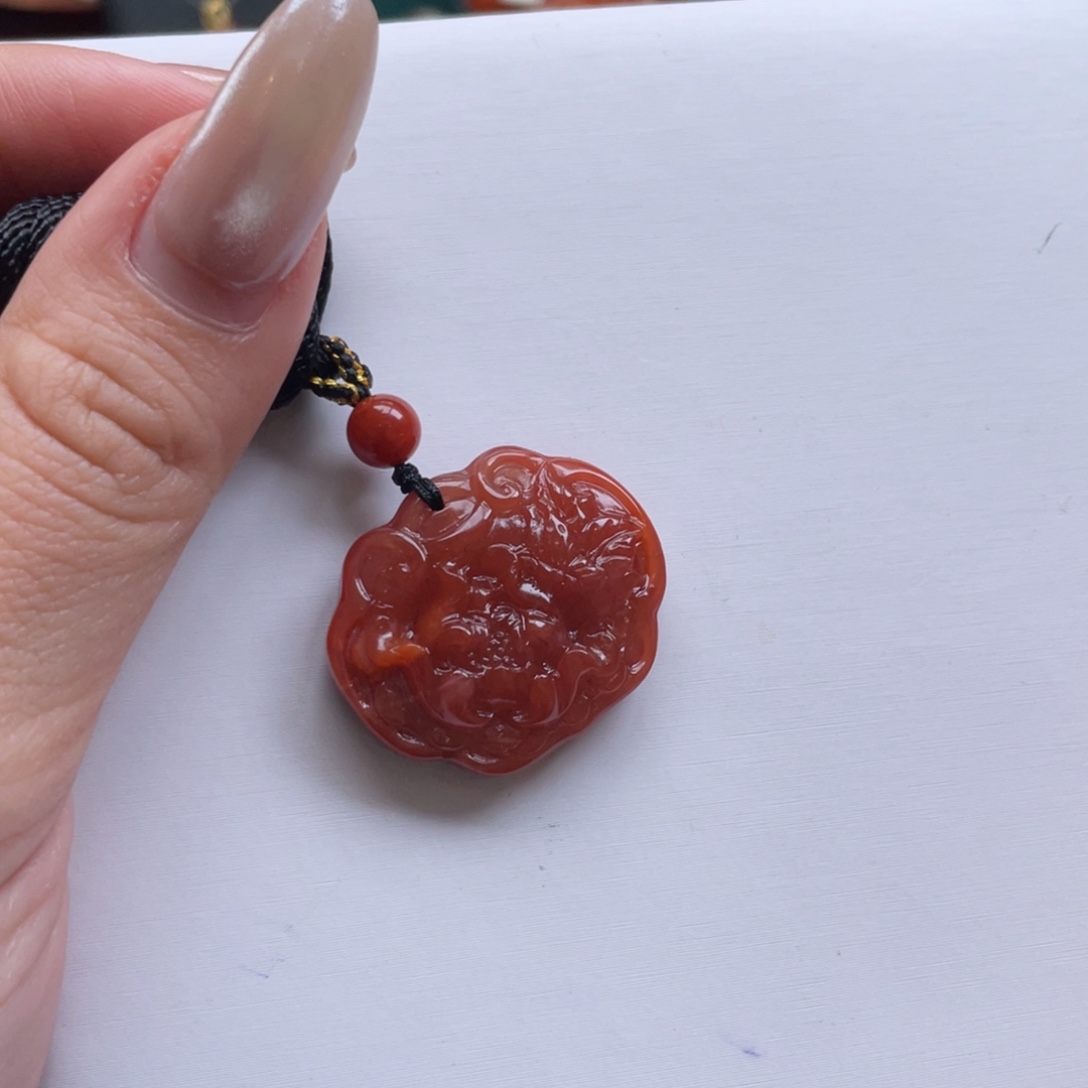 南红玛瑙未镶嵌川料南红平安锁蝶恋花吊坠