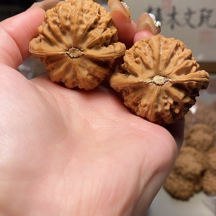 文玩核桃吊坠43宫灯