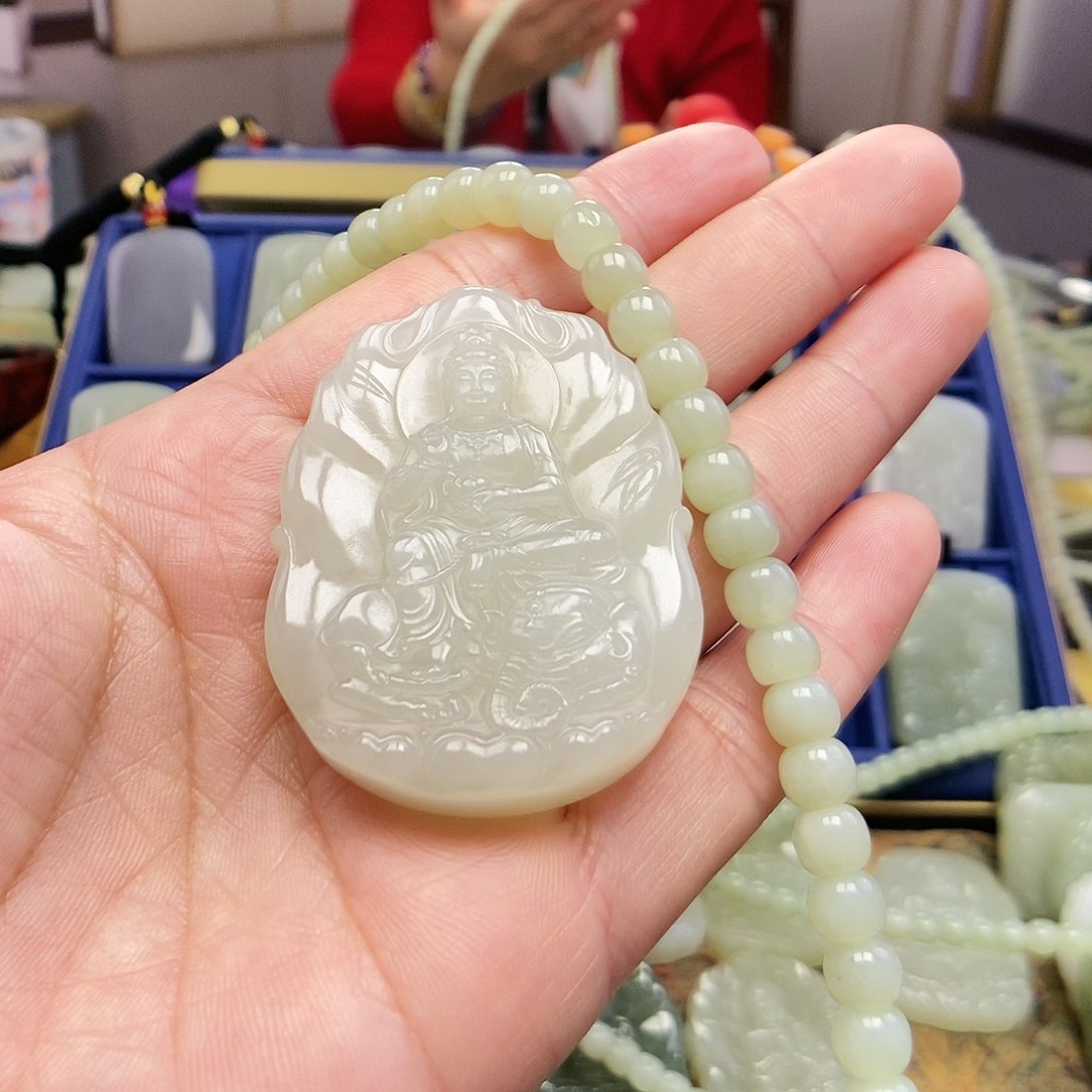 和田玉颈饰未镶嵌杨****梦