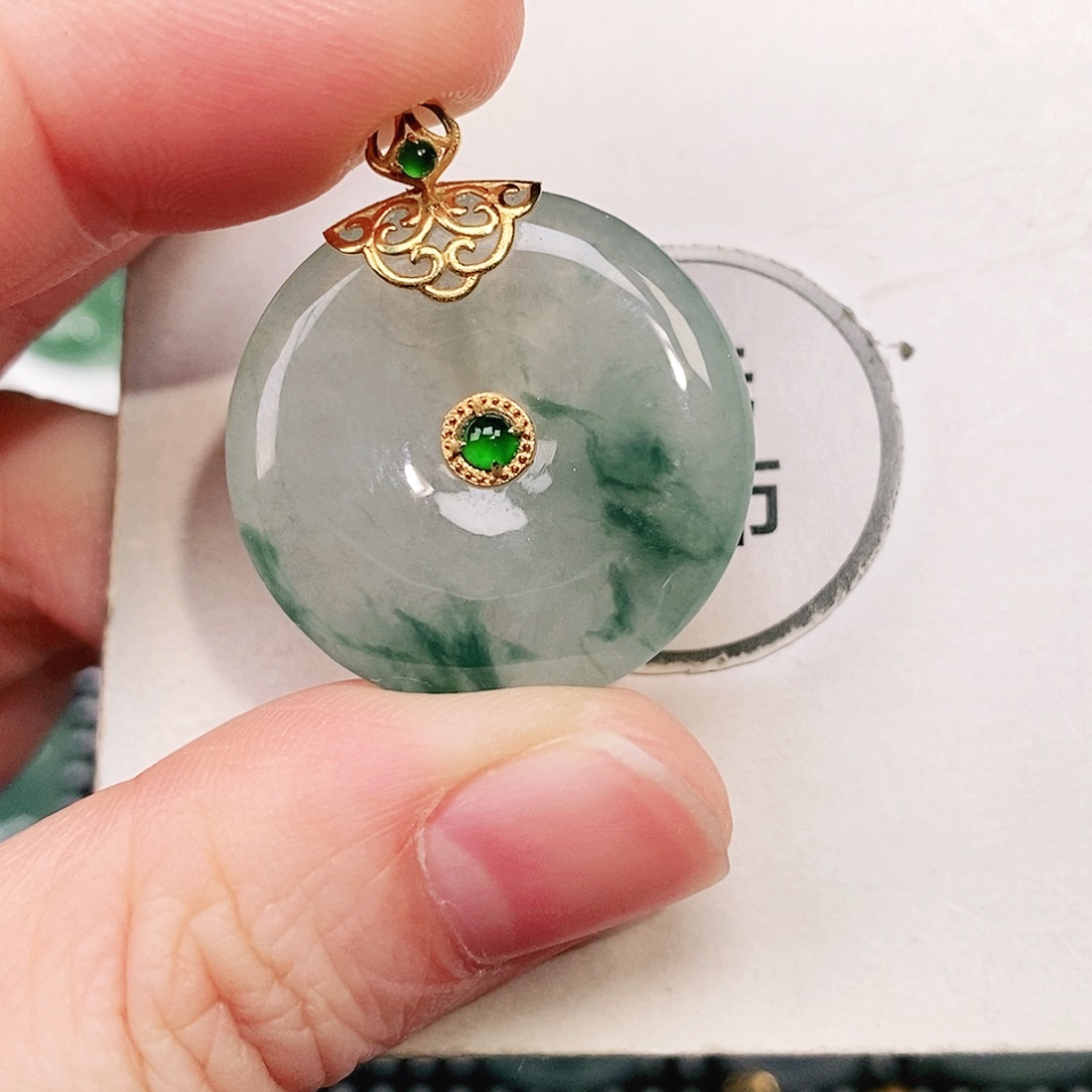 翡翠18K金镶嵌颈饰