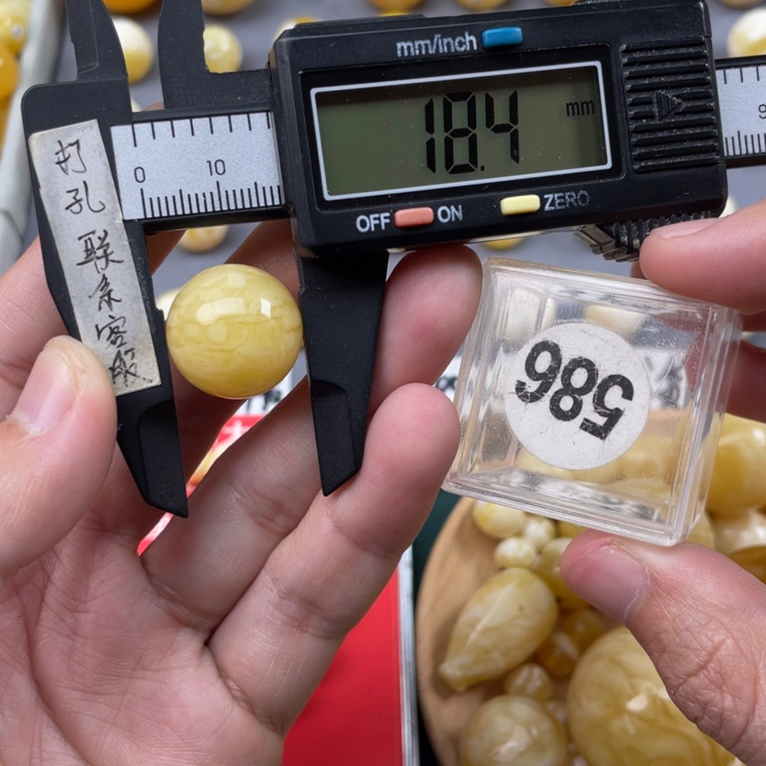 蜜蜡珠宝奇石未镶嵌