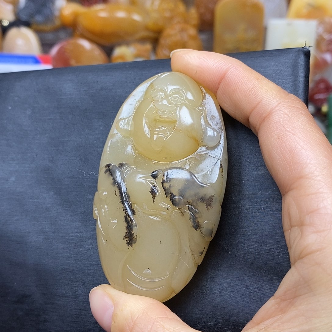 石英质玉（黄龙玉）颈饰未镶嵌