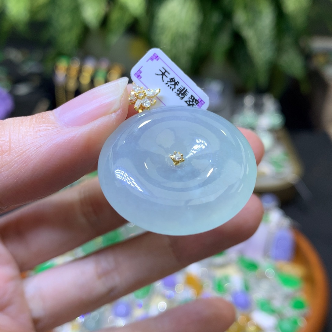 颈饰18K金镶嵌翡翠
