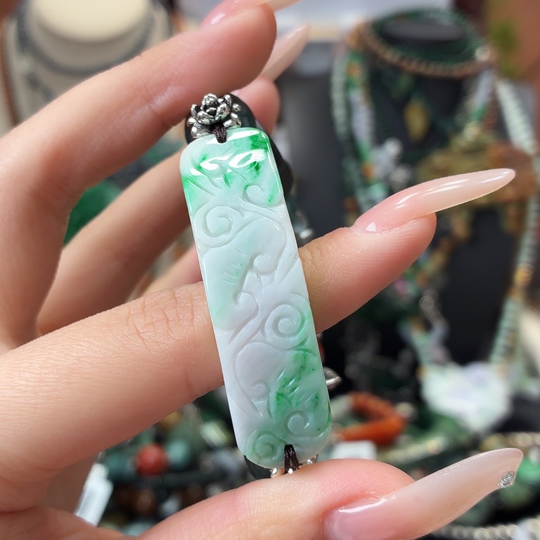 翡翠未镶嵌耳饰手串