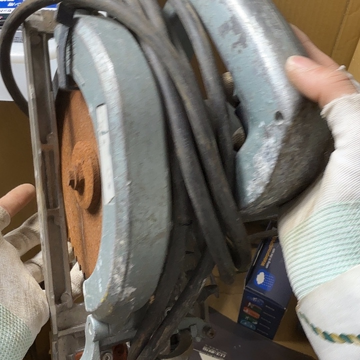 不**诶中古商品，瑕疵品，不保好坏。639