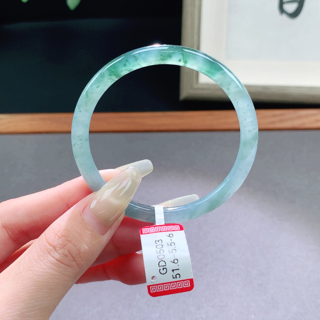 翡翠手镯未镶嵌天然翡翠手镯