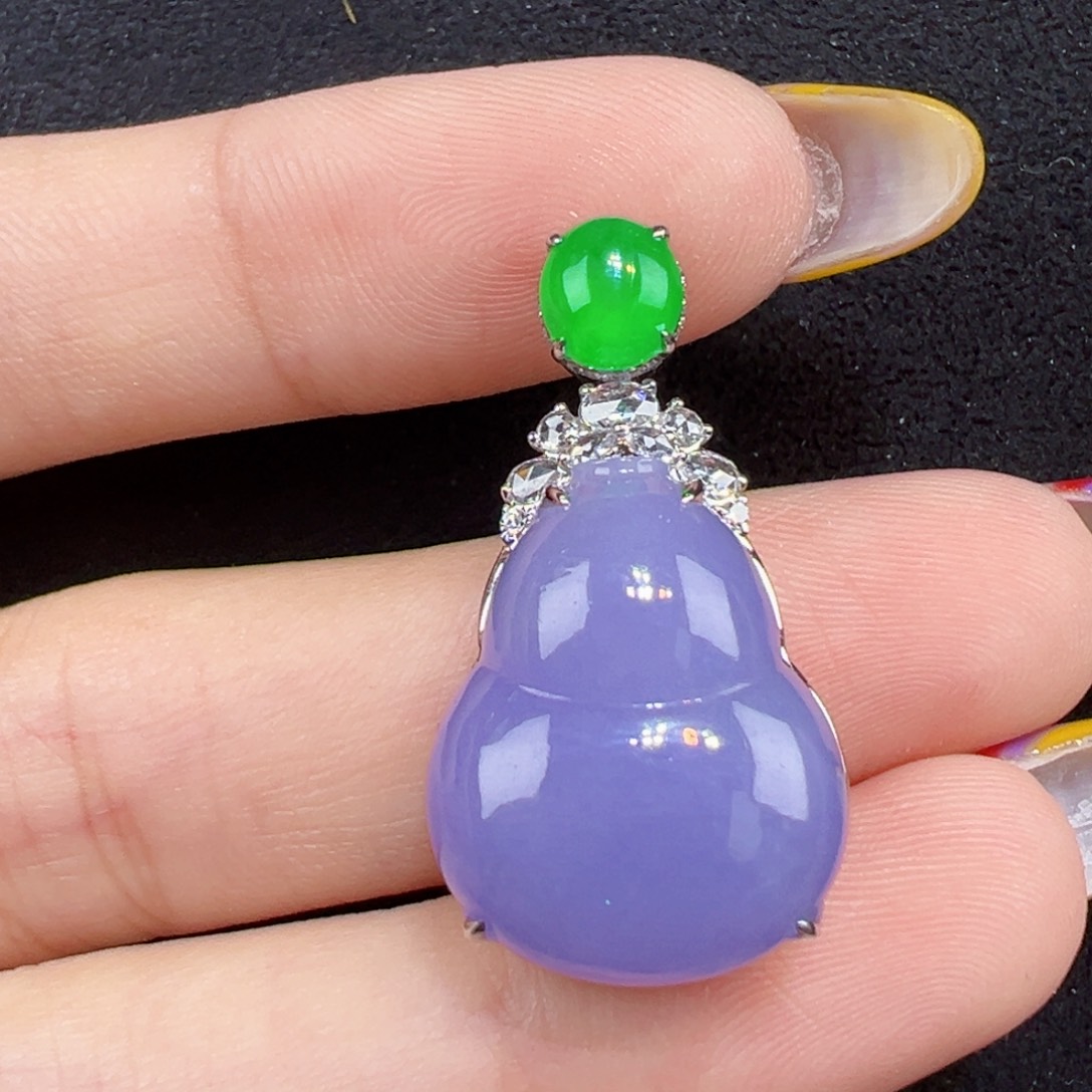 翡翠18K金镶嵌颈饰葫芦