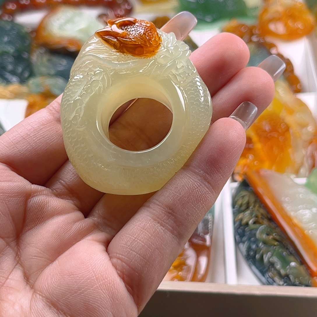 未镶嵌蛇纹石玉颈饰