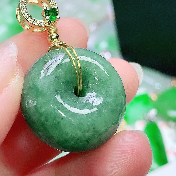 翡翠未镶嵌颈饰翡翠