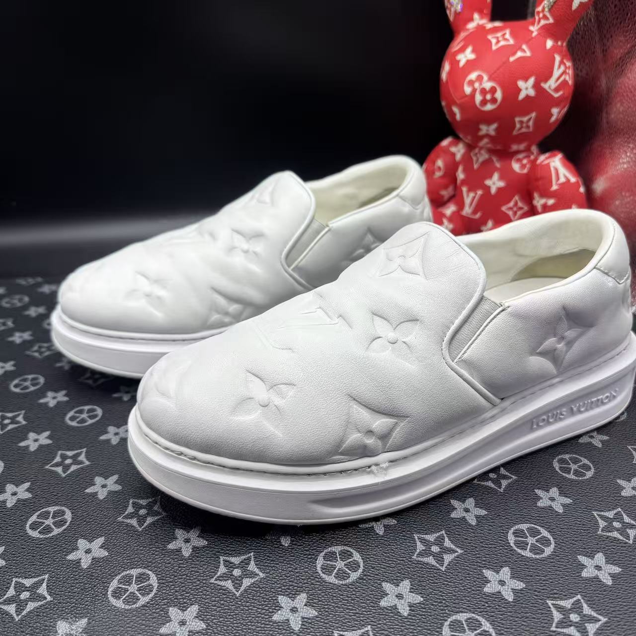 95新 LouisVuitton/路易威登 白色厚底松糕一脚蹬39欧码 ddm3421